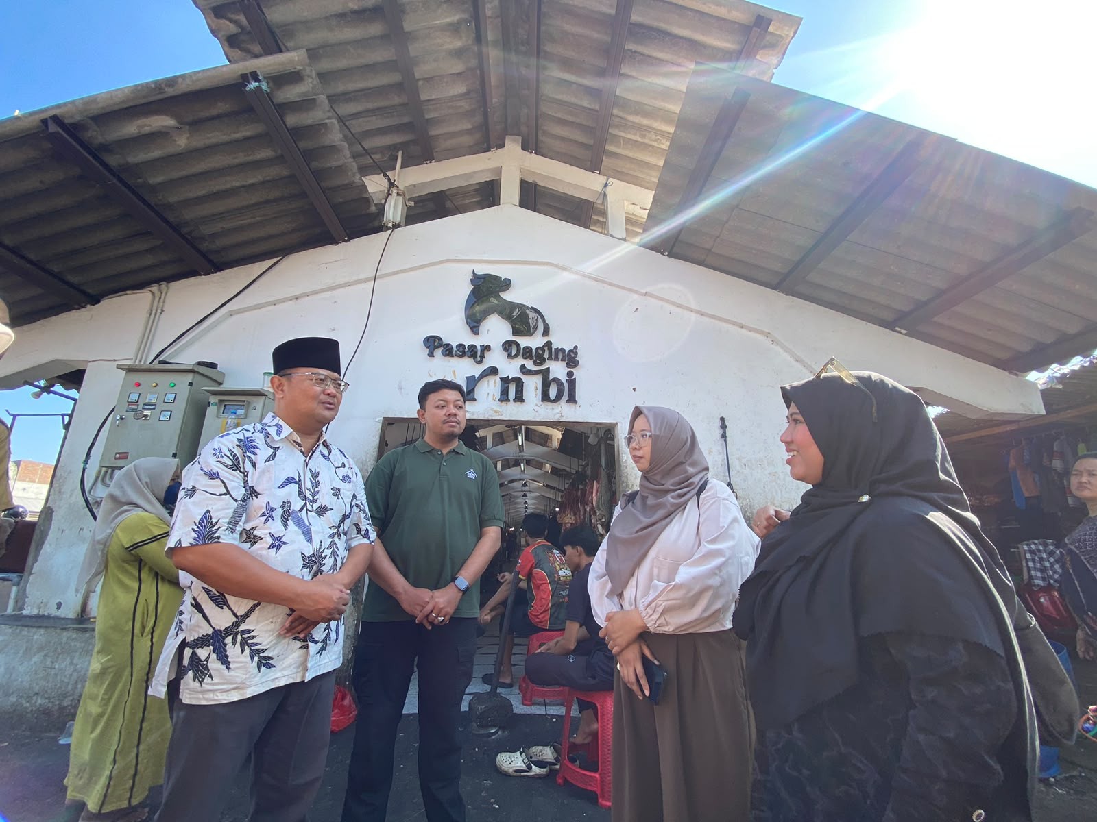 KNEKS Kunjungi Pasar Daging Arimbi, Dorong Penguatan Pasar Rakyat Halal, Aman dan Sehat