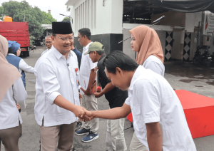 Dorong Produktivitas, RPH Surabaya Apresiasi Enam Pegawai Berkontribusi Positif