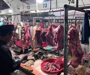 Monitoring RPH Surabaya: Penjualan Daging Pasar Arimbi Menurun karena Harga Relatif Tinggi